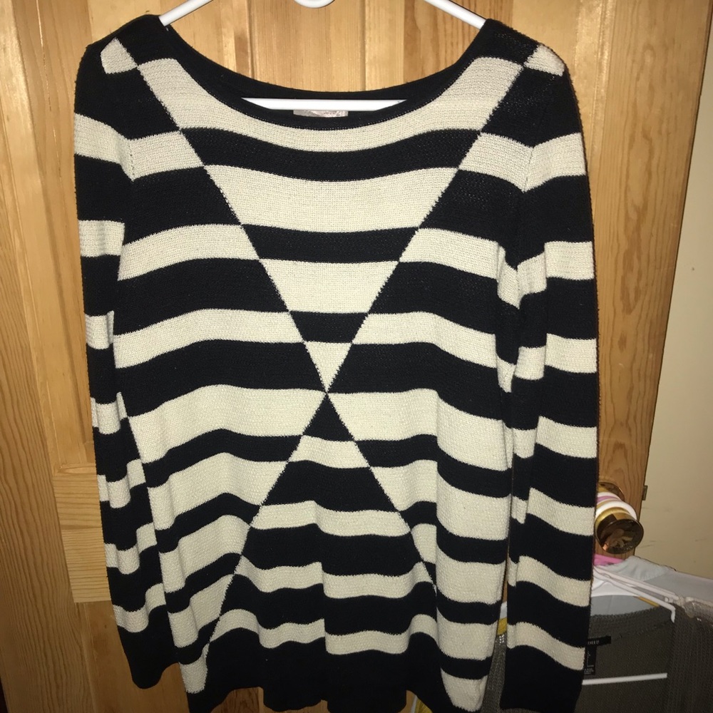 Black white sweater